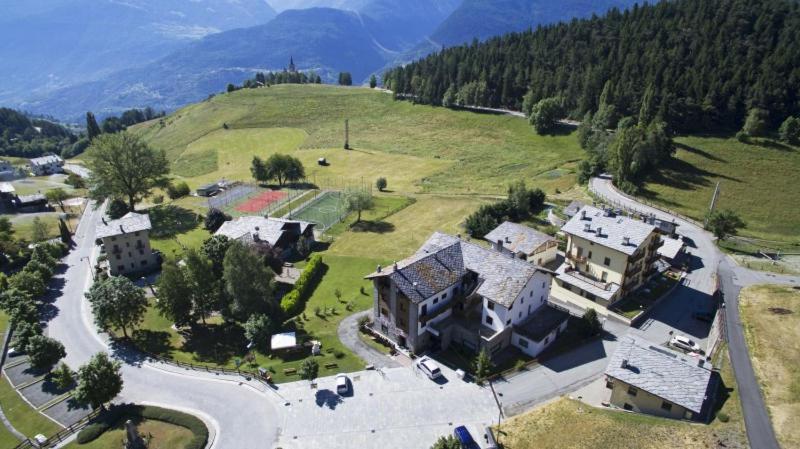Hotel, Bar & Bistrot Saint Nicolas Gran Paradiso 外观 照片