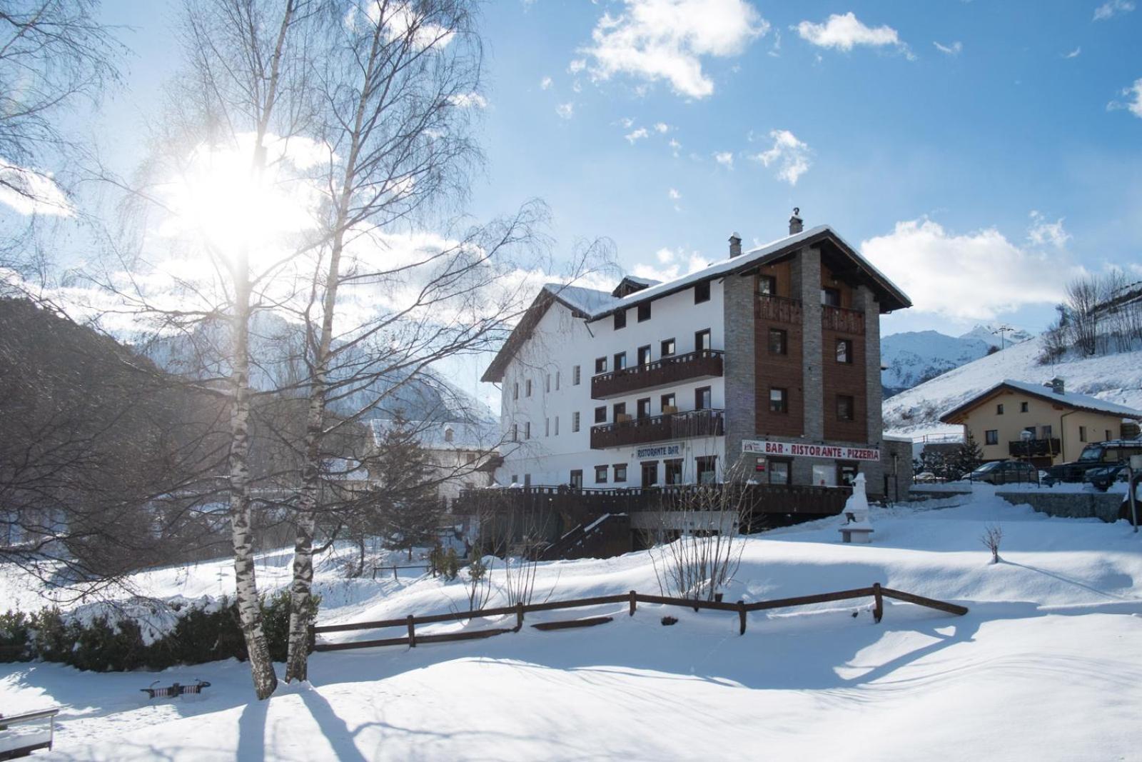 Hotel, Bar & Bistrot Saint Nicolas Gran Paradiso 外观 照片